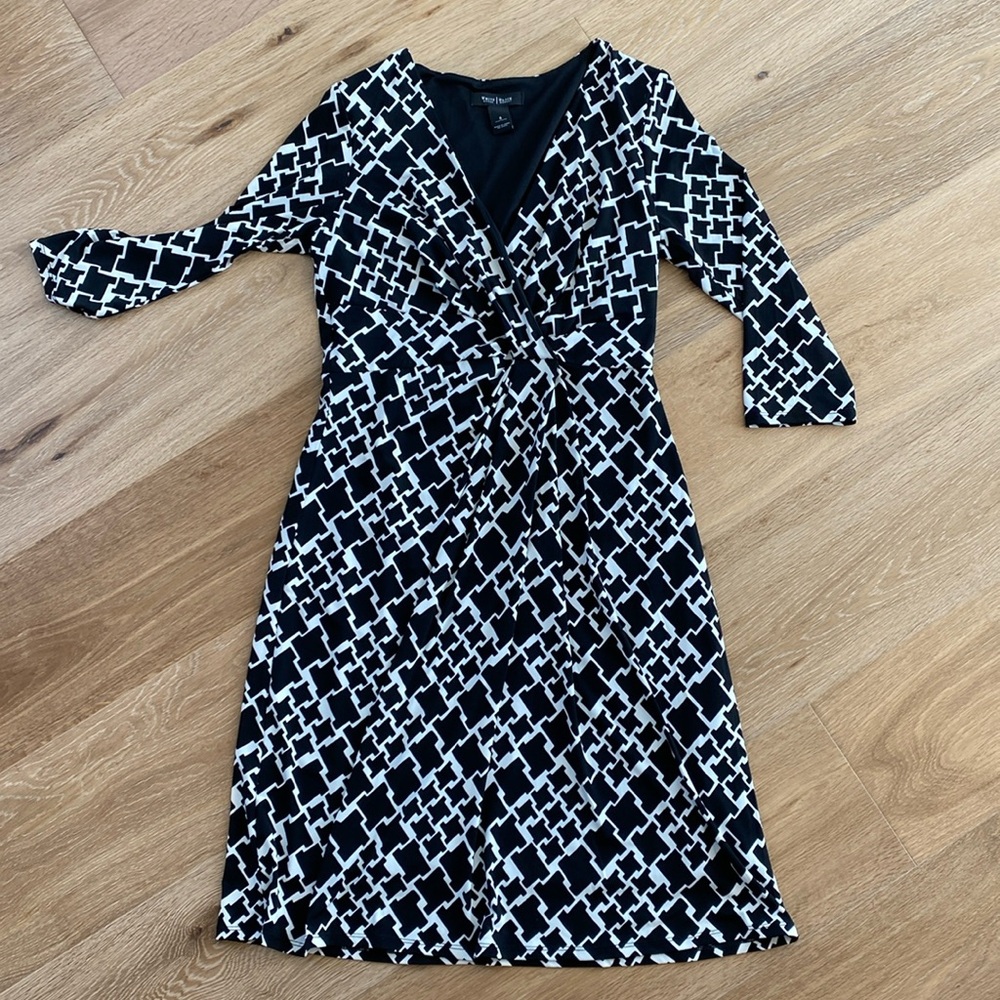 😍White House Black Market faux wrap dress. Black/ white . Size 8